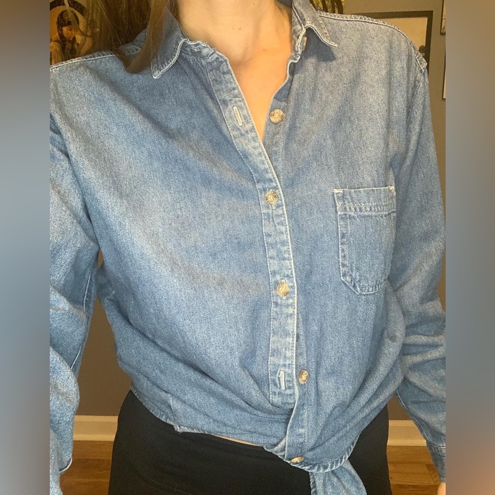Comfy Basic Denim Button Down Medium